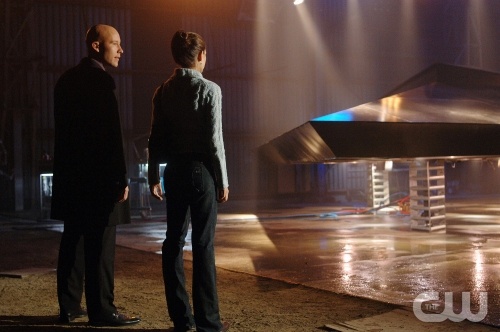 TheCW Staffel1-7Pics_170.jpg - SMALLVILLE"Splinter" (Episode #508)Image #SM508-0015Pictured (l-r): Michael Rosenbaum as Lex Luthor, Kristin Kreuk as Lana LangCredit: © The WB/Sergei Bachlakov